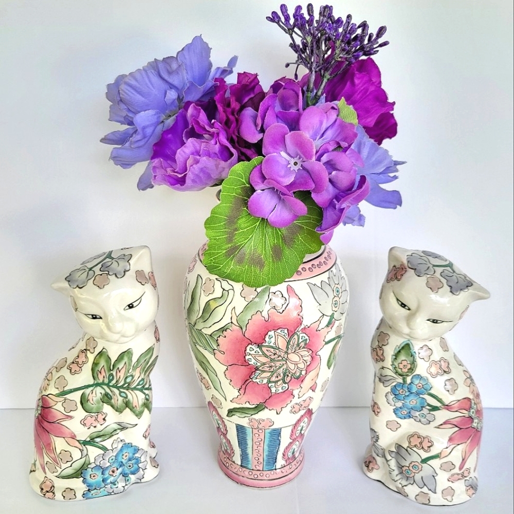 Vintage MCM Chinese Export Flower Painted Porcelain Vase & Cat Figurines/Statues